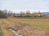 5.2.2011 Os 15056 Dvoisko motorov vz 810 327-7 a motorov jednotka Regionova 814 019-6