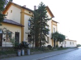 22.9.2005 eleznin stanice Litomyl, stanin budova od silnice